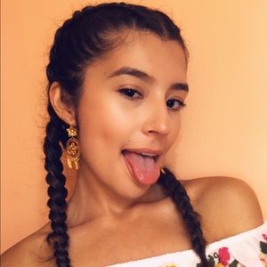 Meet your Posher, Lolorena